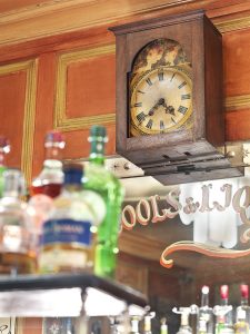 Horloge du Polidor, restaurant pas cher et historique de Paris