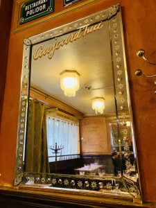 Photo du miroir du Polidor restaurant pas cher Paris