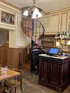 Escalier du Polidor, restaurant pas cher à Paris